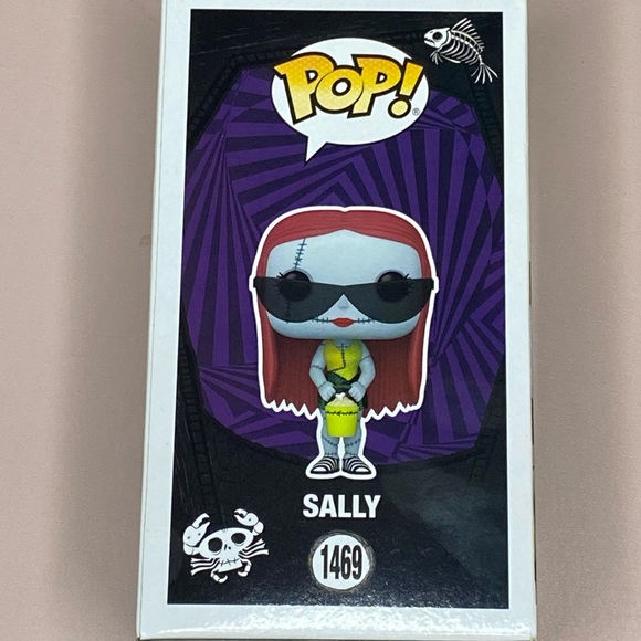Funko Sally at the Beach #1469 - Picture 7 of 7